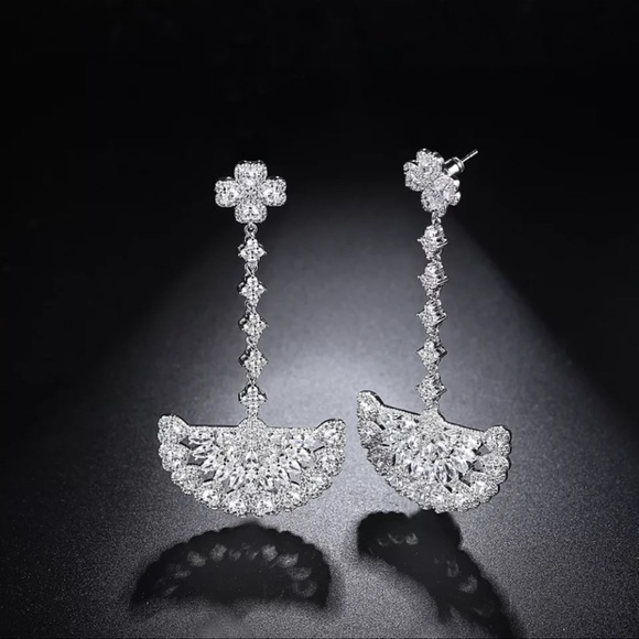 Swarovski Crystals The Randyne Long Fan Earrings - Picture 3 of 6